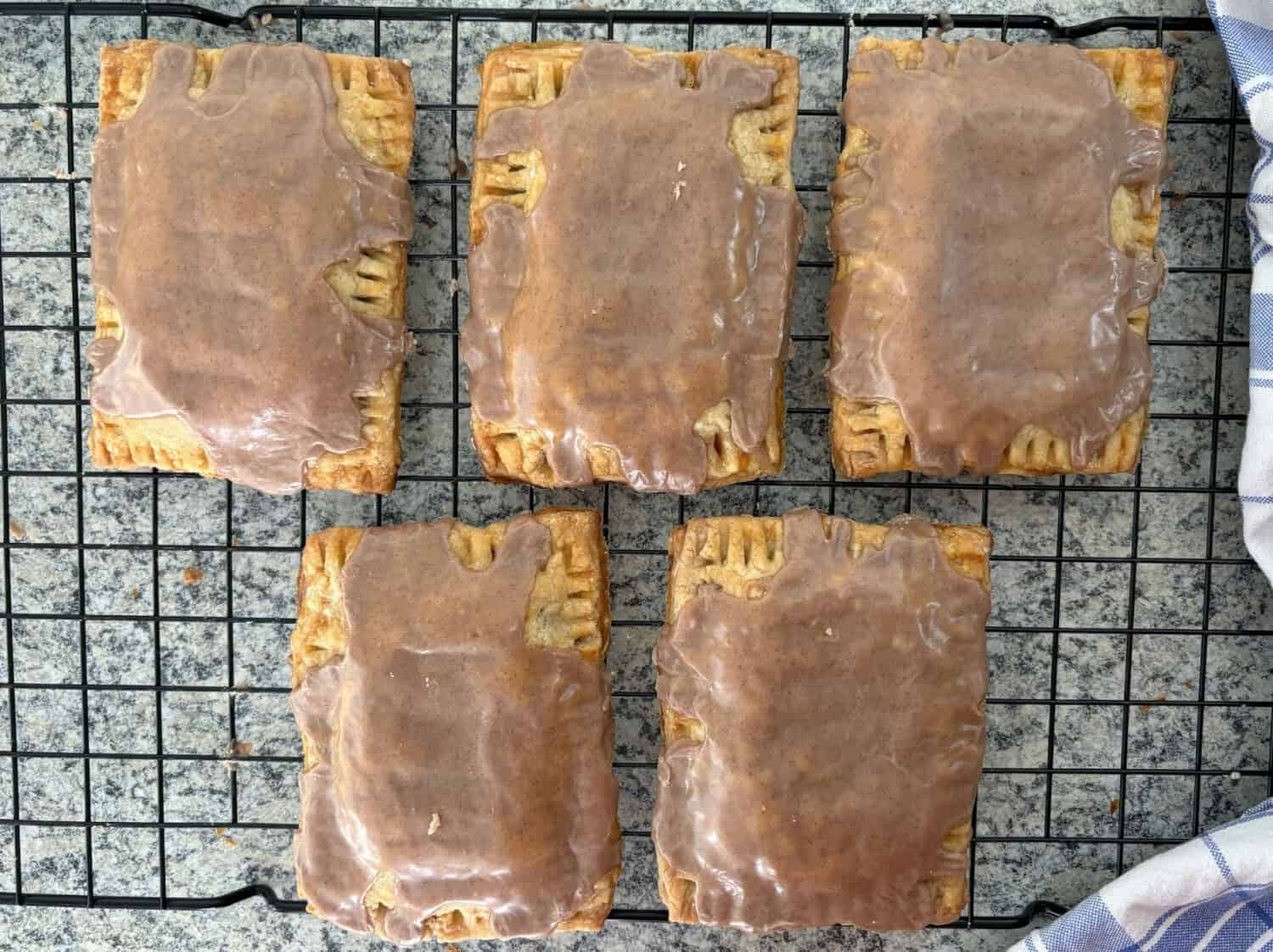 Tender-flakey crust, cinnamon icing & brown sugar-cinnamon filling with an addition of instant dry butterscotch pudding mix that truly enhances the cinnamon flavor. A true Americana throwback recipe to yesteryear.